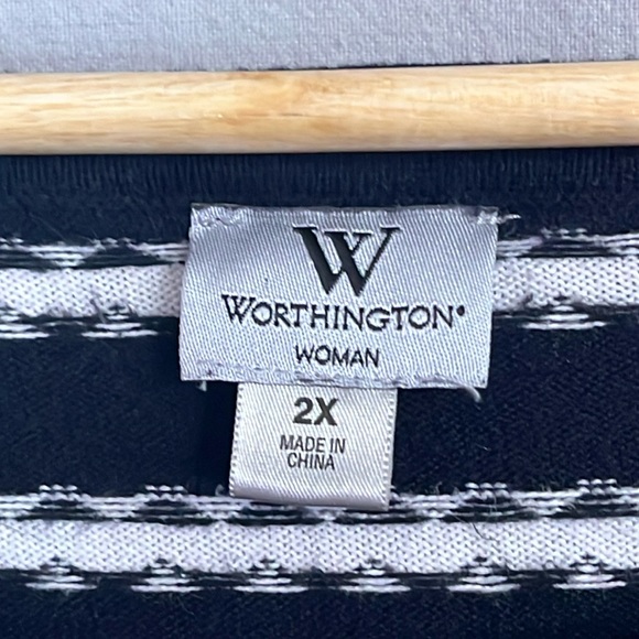 Worthington Black and White Wavy/Squiggly Stripe Batwing Sweater in 2X - Picture 3 of 11